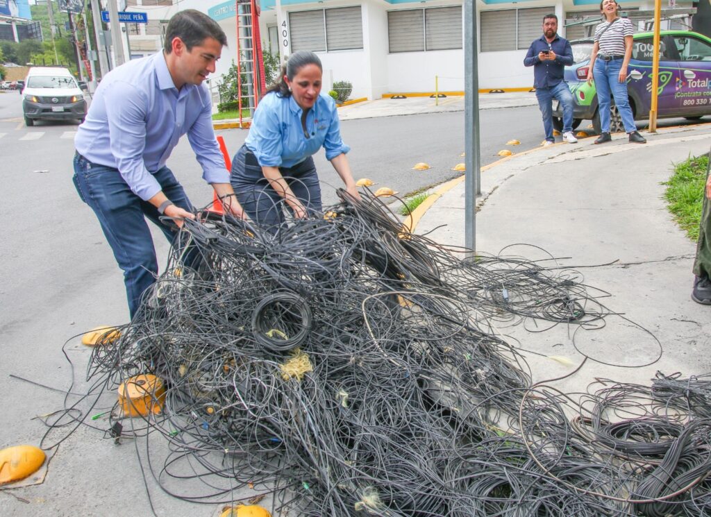 Retira Monterrey casi 200 kilómetros de cables en desuso durante la presente administración