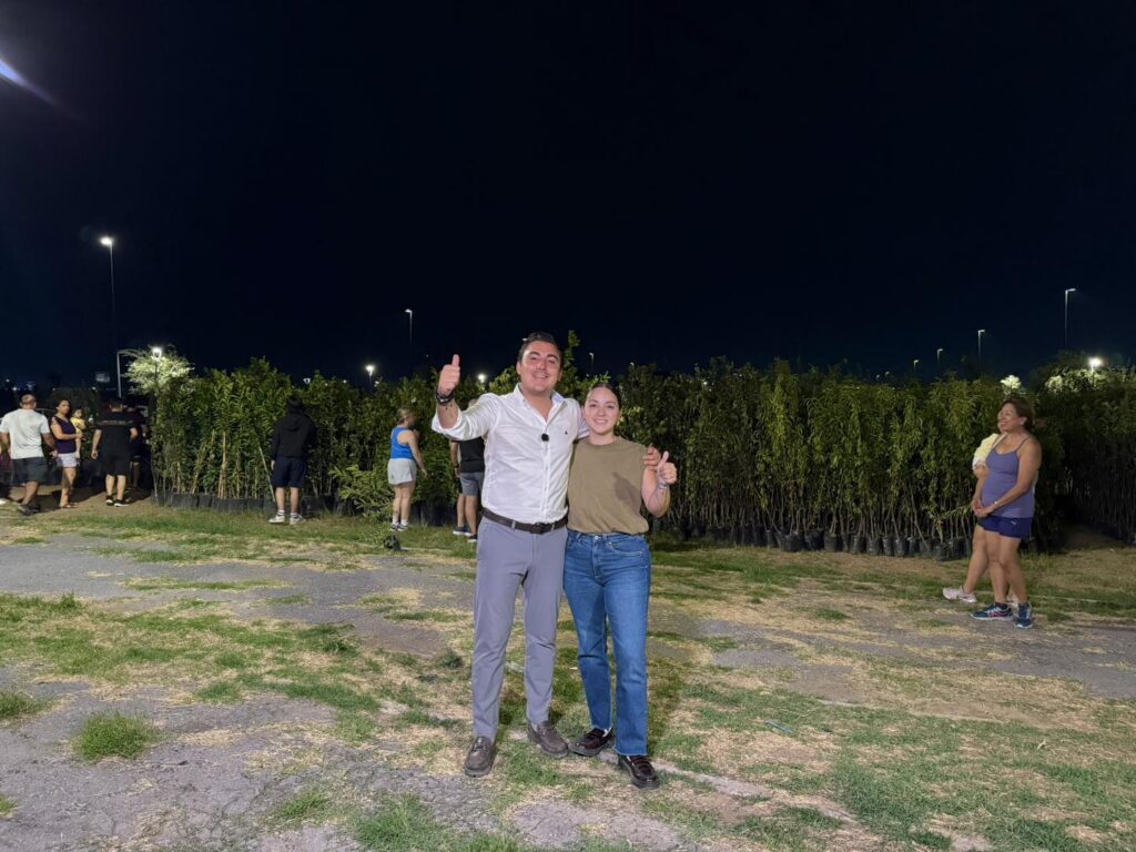 Entrega Manuel Guerra 3 mil 800 árboles frutales en la zona Cumbres