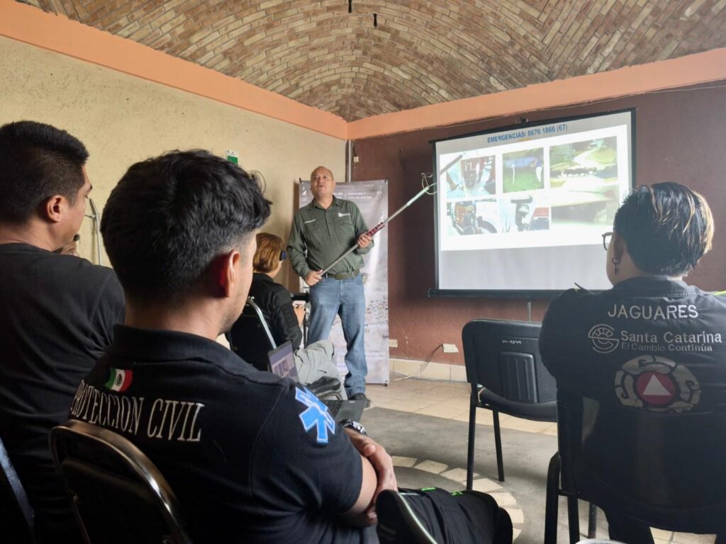 Capacita a “Jaguares” para avistamiento de osos