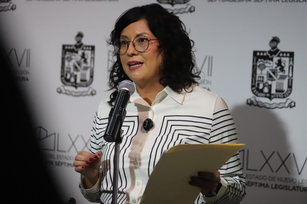 Grecia Benavides presenta exhorto para revisar el impacto social de la deuda de REA