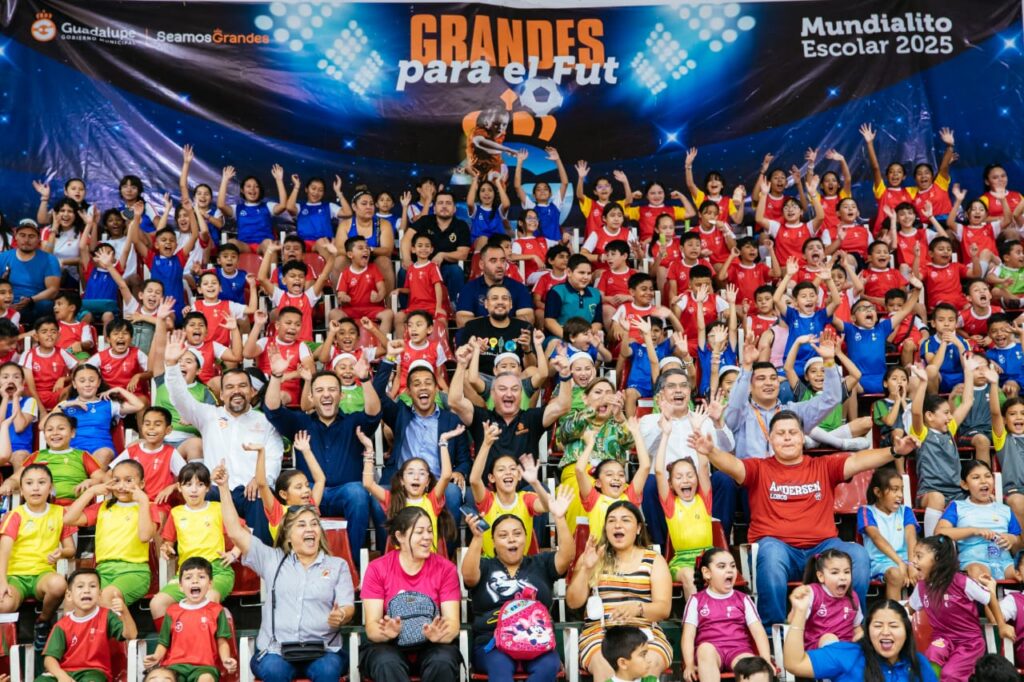 Entrega Guadalupe uniformes para finales de Mundialito 2025
