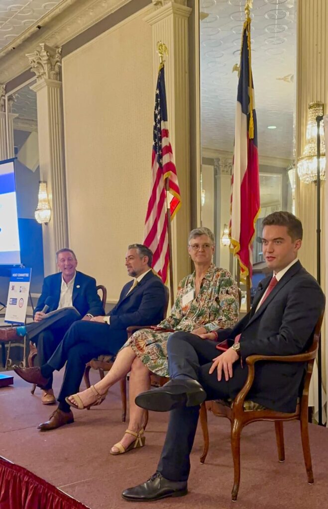 Jesús Elizondo promueve comercio e integración migratoria entre Nuevo León y Texas