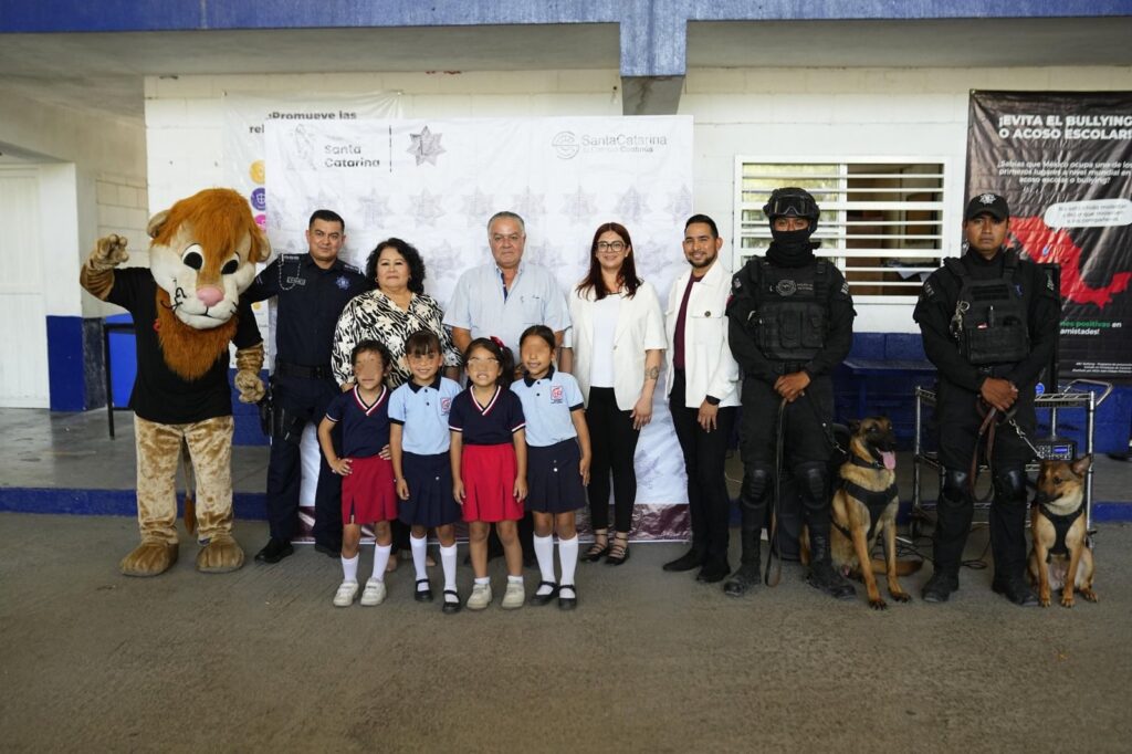 Lleva Santa Catarina equipo K9 a escuelas y previene uso de drogas en menores 