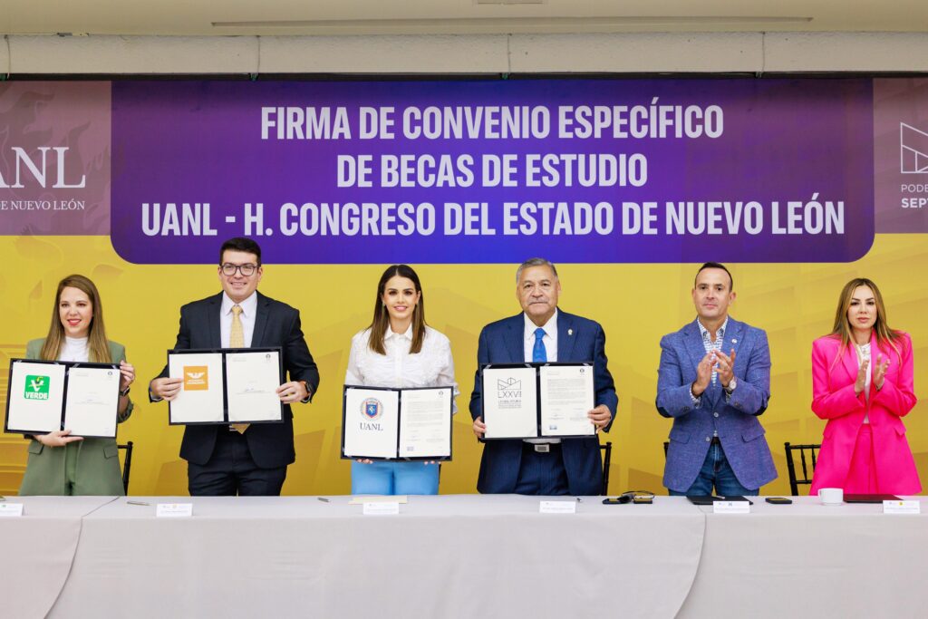 RENUEVA LORENA DE LA GARZA ACUERDO DE BECAS CON LA UANL