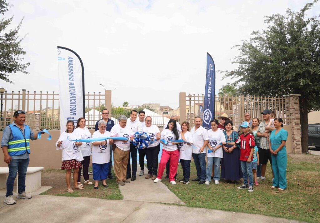 Entrega Daniel Carrillo a familias nicolaítas plaza remodelada en Montecarlo