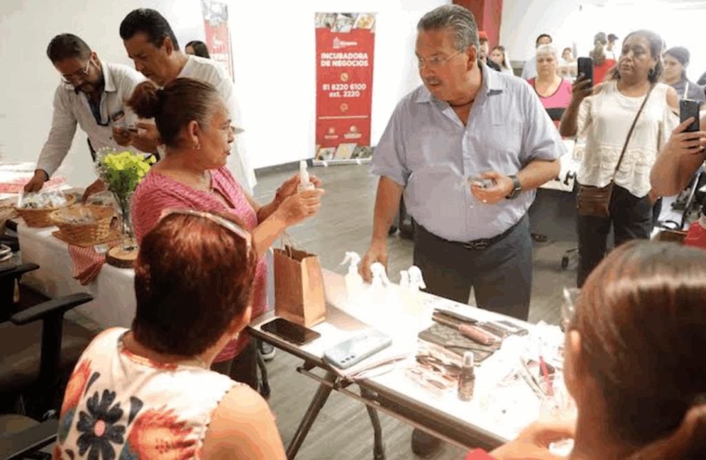 Refuerza Escobedo a emprendedores y fomenta la economía local
