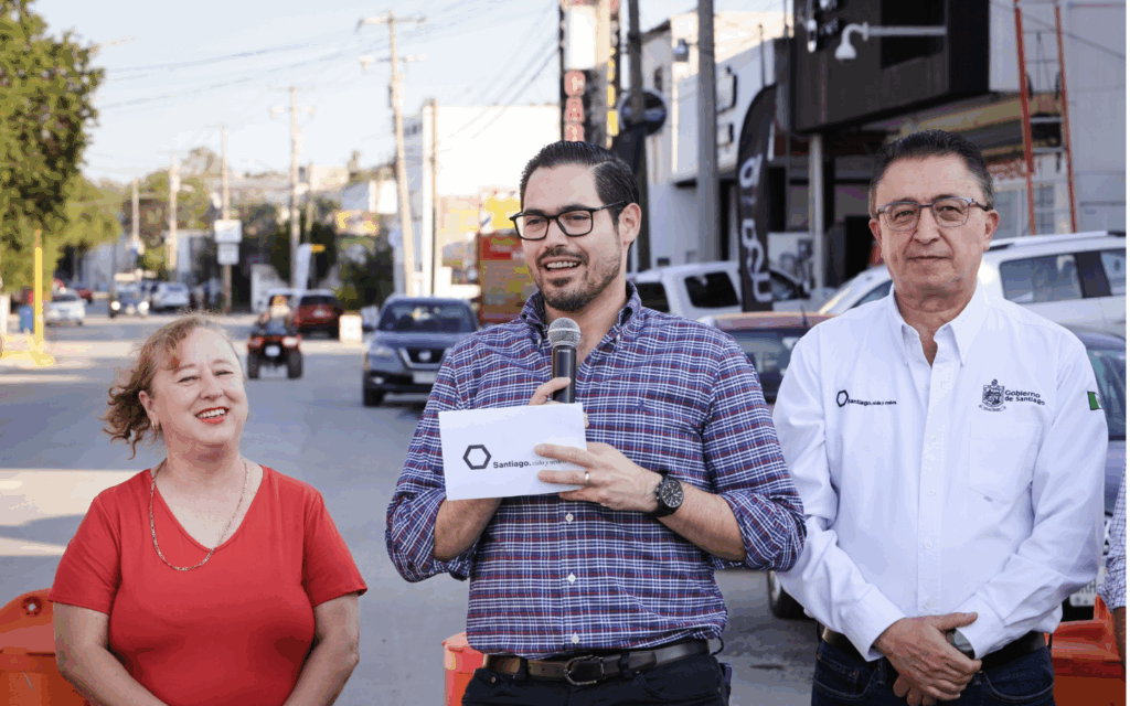 David de la Peña entrega tres obras viales en Santiago