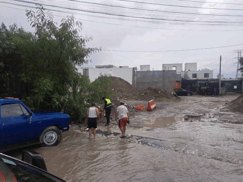 Rescata Jaguares a menor de 11 años de corriente de agua