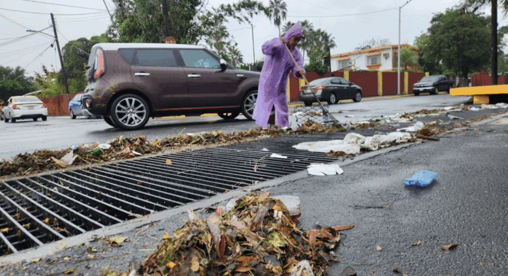 Refuerza limpieza de drenajes y sistema pluvial Gobierno de Escobedo