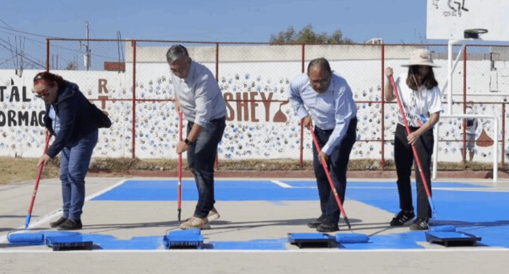 Intervienen gobierno, vecinos y Herseys plaza comunitaria en Escobedo