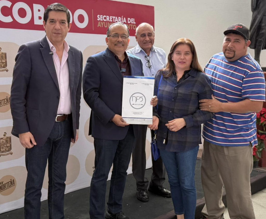 Entrega Mijes escrituras en la Colonia 18 de Octubre