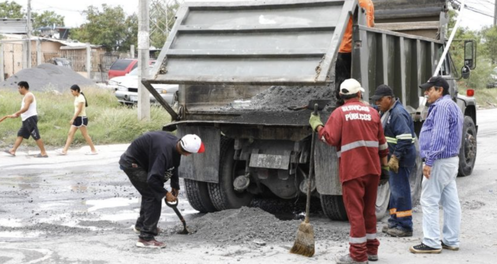 Escobedo inicia bacheo en la Avenida Acueducto