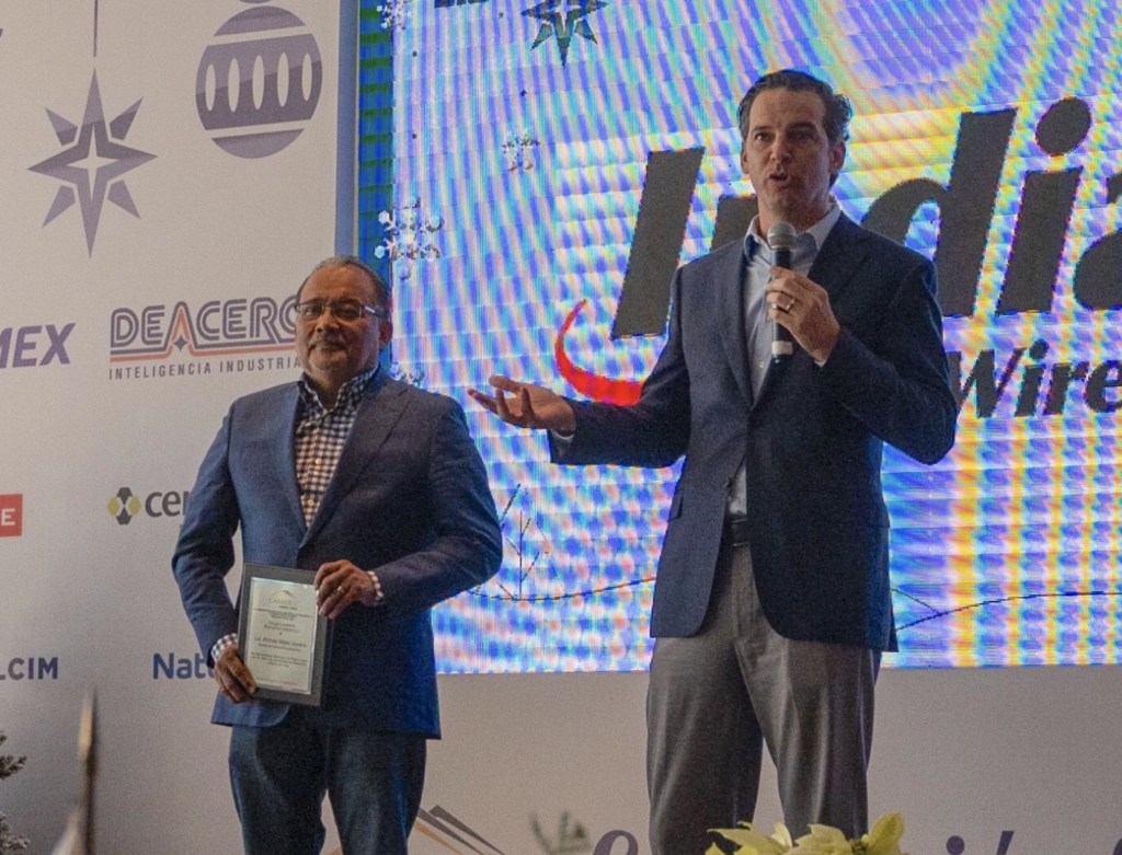 Recibe Escobedo reconocimiento de CANADEVI por agilizar procesos y fortalecer la inversión