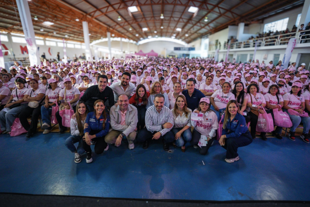 Beneficia Monterrey a mil 500 mujeres con Tarjeta Regia Plus en primera entrega del año