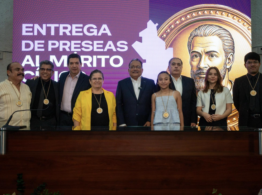 Entrega Escobedo presea al Mérito Cívico Capitán José de Treviño