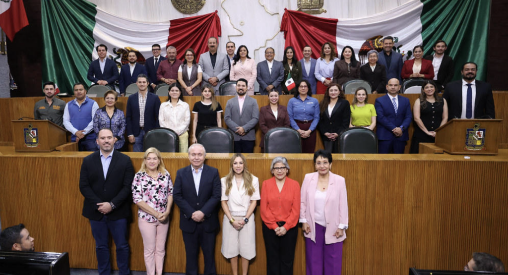 Devela Congreso letras áureas del General Mariano Escobedo