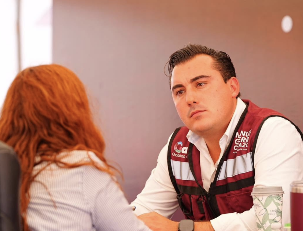 Realiza García la ´Tercer subasta de la Gente´