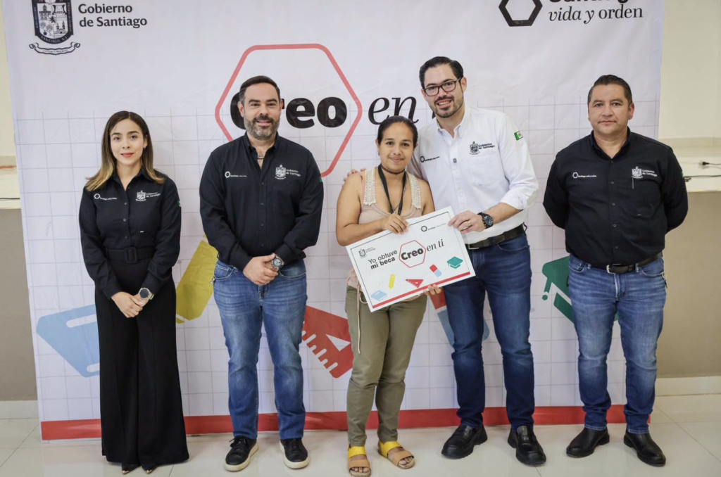 Amplía Santiago alcance de beca Creo en Ti para familias vulnerables