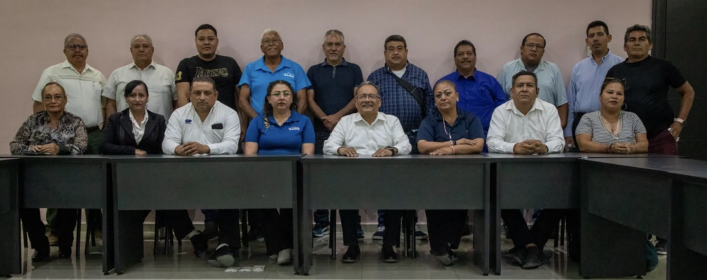 Se reúne Andrés Mijes con transportistas