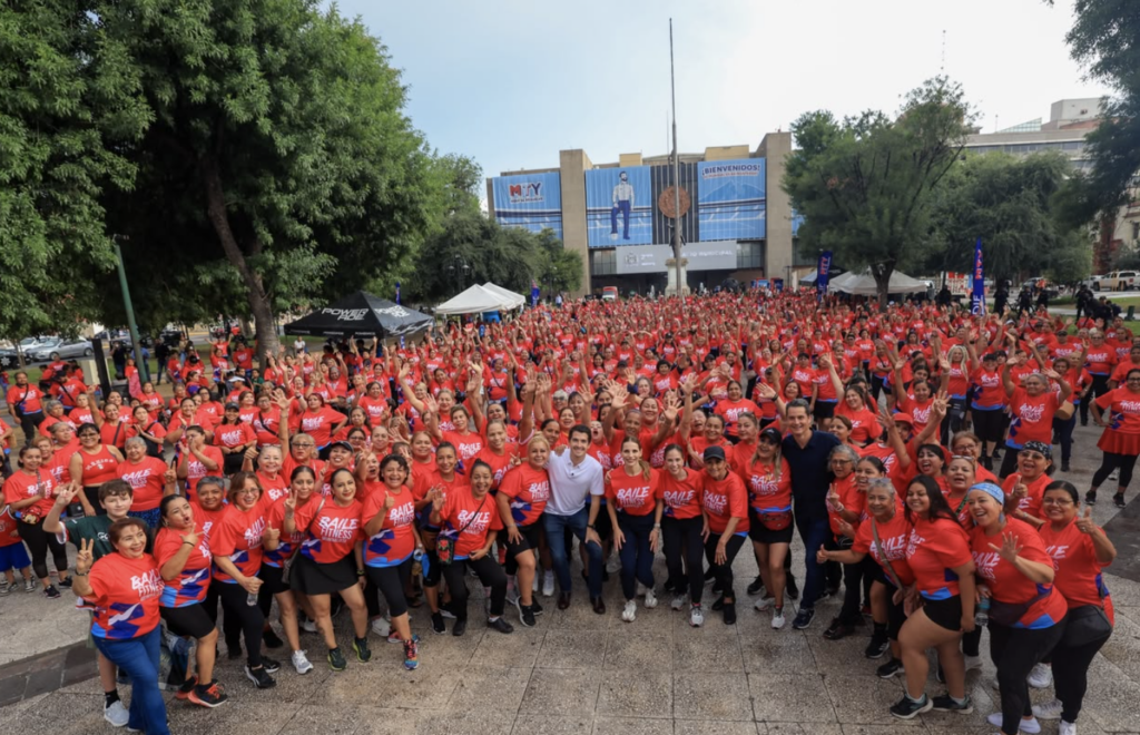 Participan casi mil mujeres en el primer Baile Fitness del DIF Monterrey