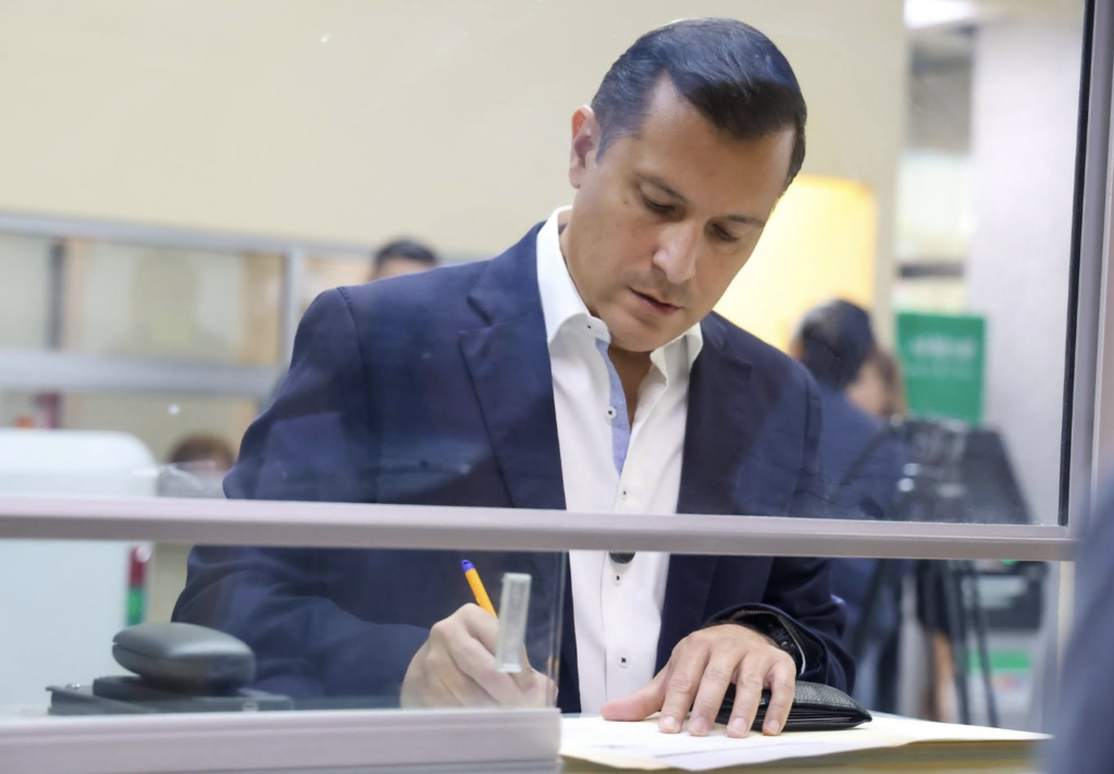 Propone Iván Garza sanciones por manipular candidatos con inteligencia artificial