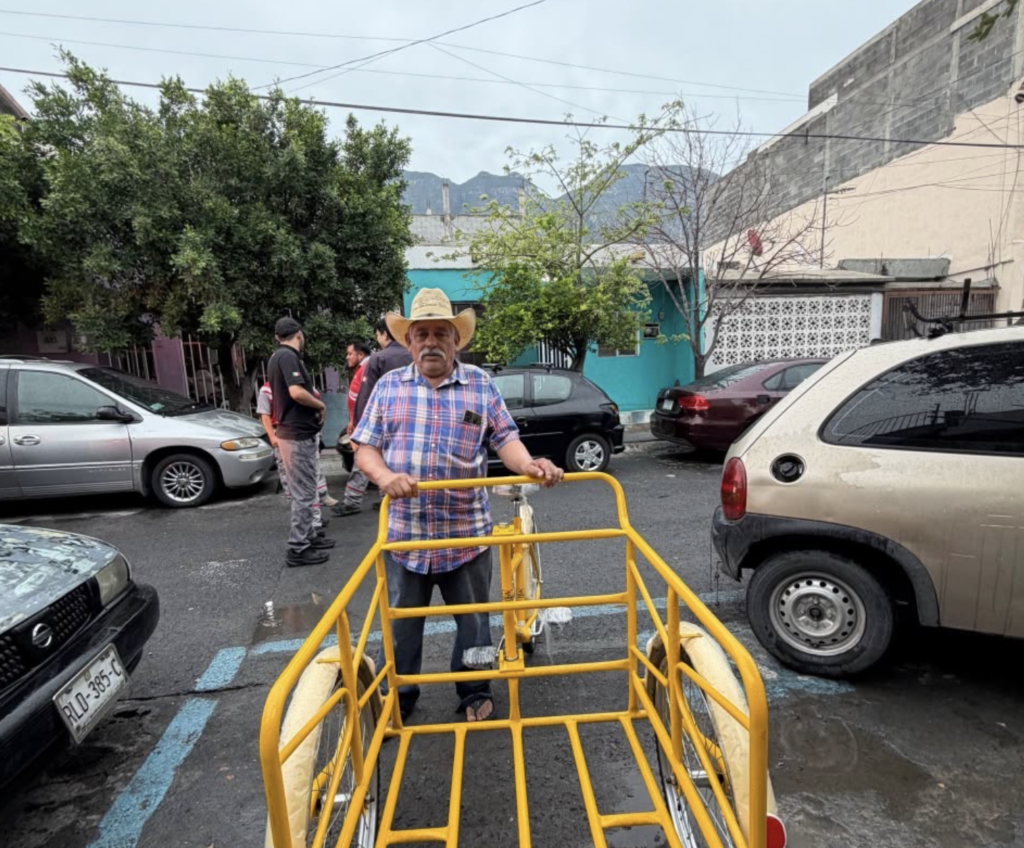 APOYA SANTA CATARINA A COMERCIANTES DE MERCADO RODANTE AFECTADOS POR LLUVIAS