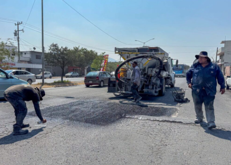 Pone Escobedo en marcha operativo de bacheo